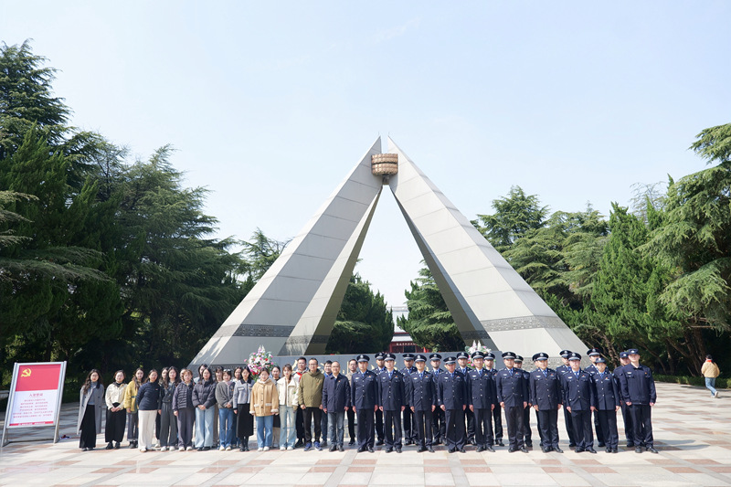 清明追思祭忠魂 紅色基因永傳承 | 南通邊檢站聯(lián)合共建單位開展清明祭掃活動(dòng)