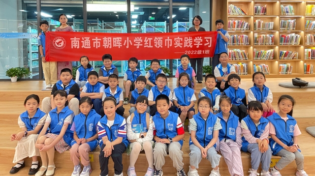 科技賦能閱讀 | 朝暉小學(xué)學(xué)子開啟“智能書庫探秘之旅”