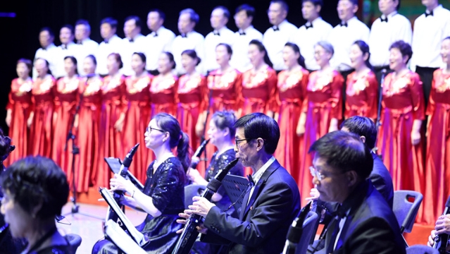奏響紅色旋律 銘記抗戰(zhàn)精神丨2025“更俗之夏”專場(chǎng)音樂會(huì)開演