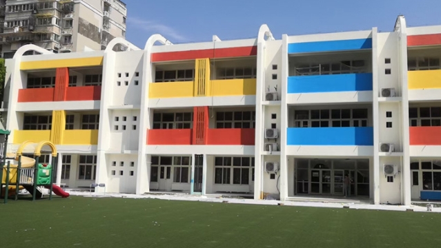 崇川又一民生實(shí)事完工 百年小學(xué)告別“灰泥操場”舊貌煥新顏