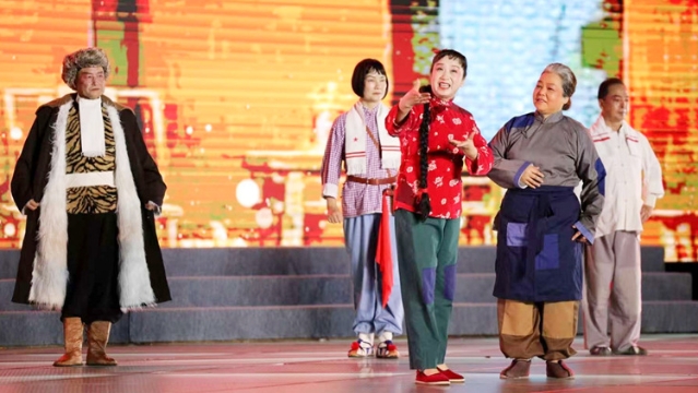 群文藝術(shù)綻放  “文化館之夜”點(diǎn)亮濠濱大舞臺(tái)